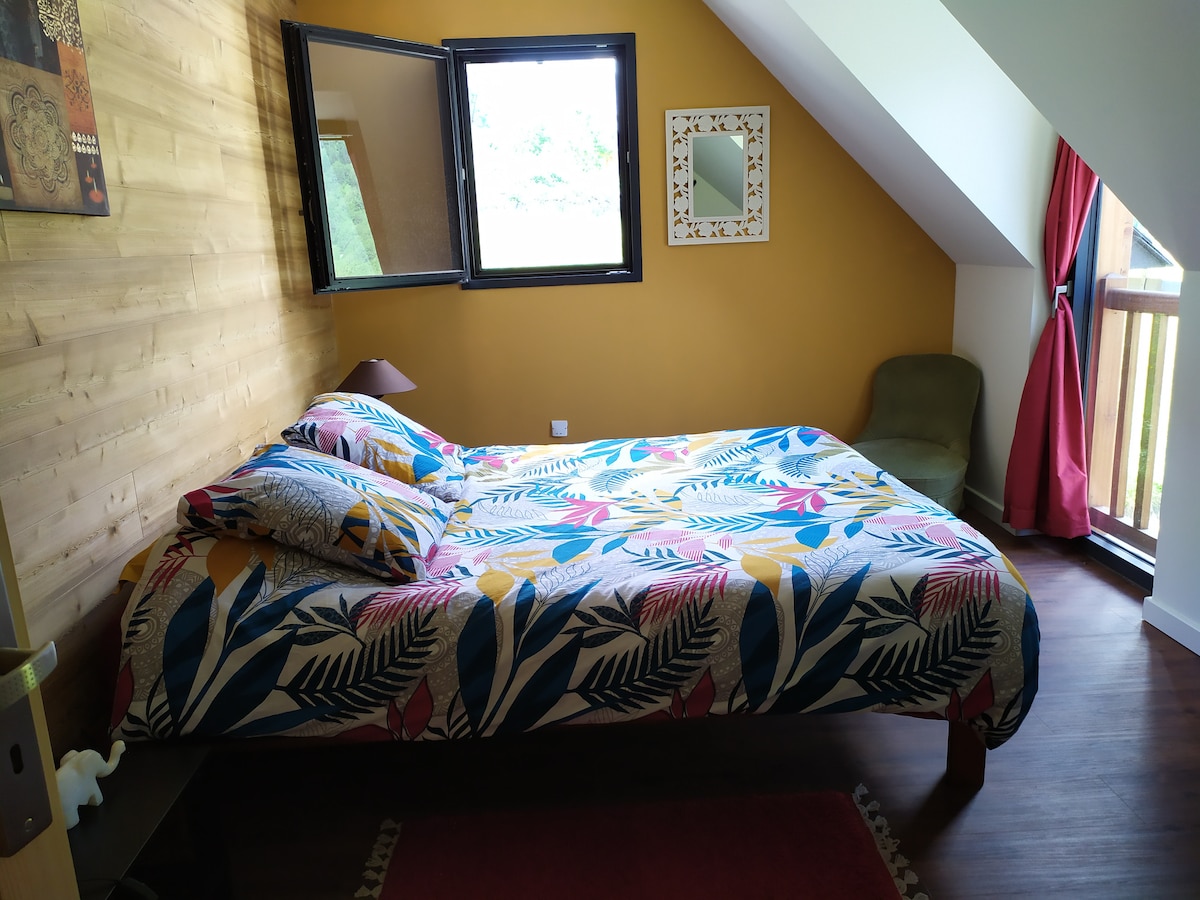 Dhomë gjumi 1 pamje nga mali