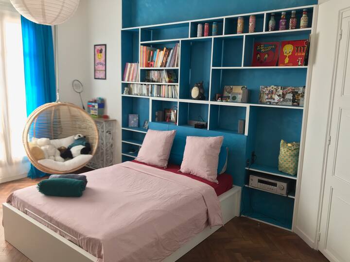 Bedroom with shower
and 1 m 40 bed