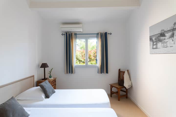 3号卧室： 1张双人床或2张单人床。