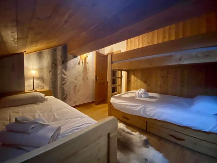 Kitanda cha ghorofa pamoja na kitanda cha mtu mmoja