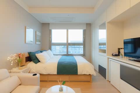 [AnnYou2] Munjeong Station 1 minute/Netflix/board games/Book, etc. It's a fun room