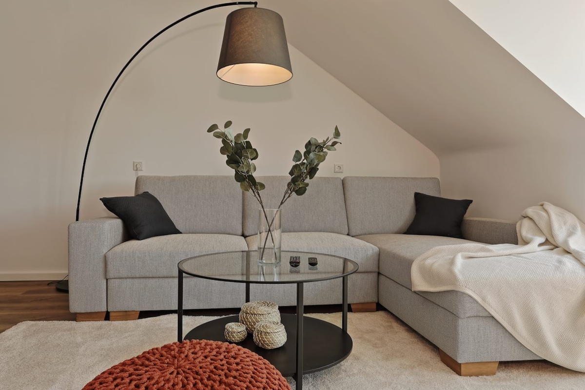 Top Airbnb: Stylish 3BR apartment | homeoffice | 10min to Hbf in Oberbilk