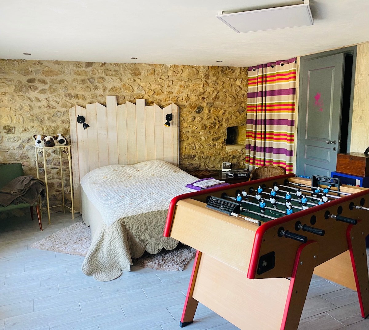 ห้องเล่นเกมพร้อมเตียงที่ 3