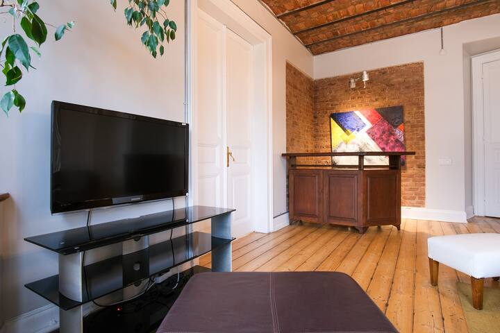 * Enormous flat 6Br 3Ba w-lift at Istıklal Street gallery image 4