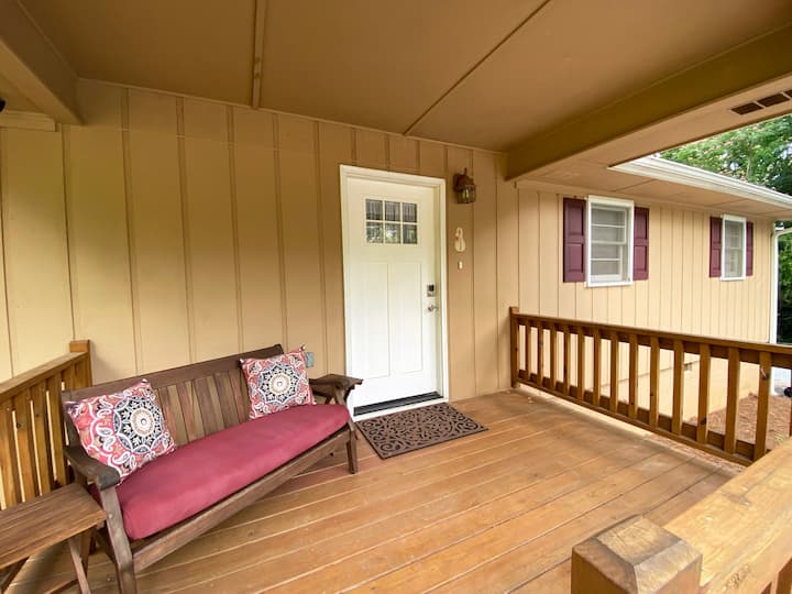 Lake Hartwell Cottage close to Tugaloo State Park Houses for Rent in