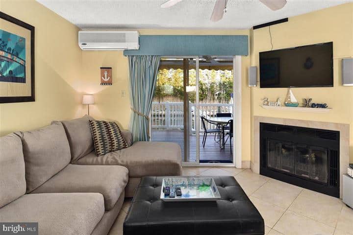 Bright Townhome On Bay, With Pool & Beach Nearby - Ocean City, MD