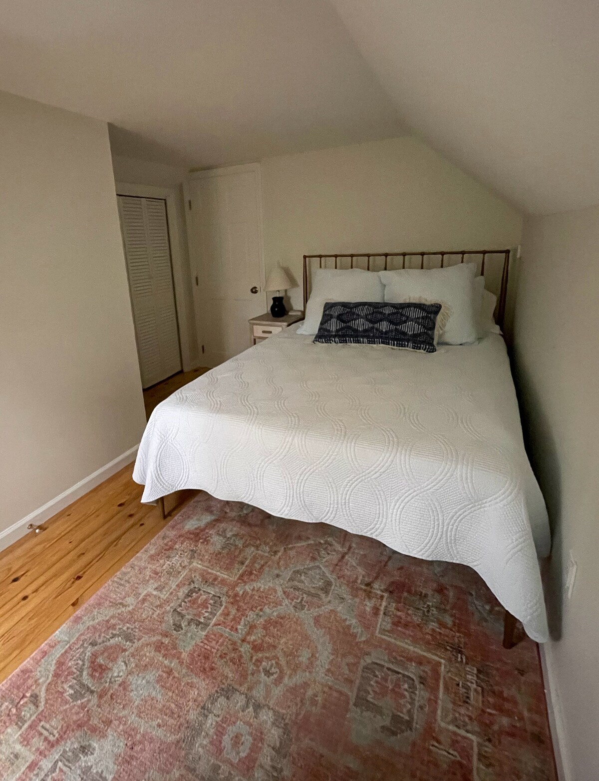 Queenslaapkamer boven