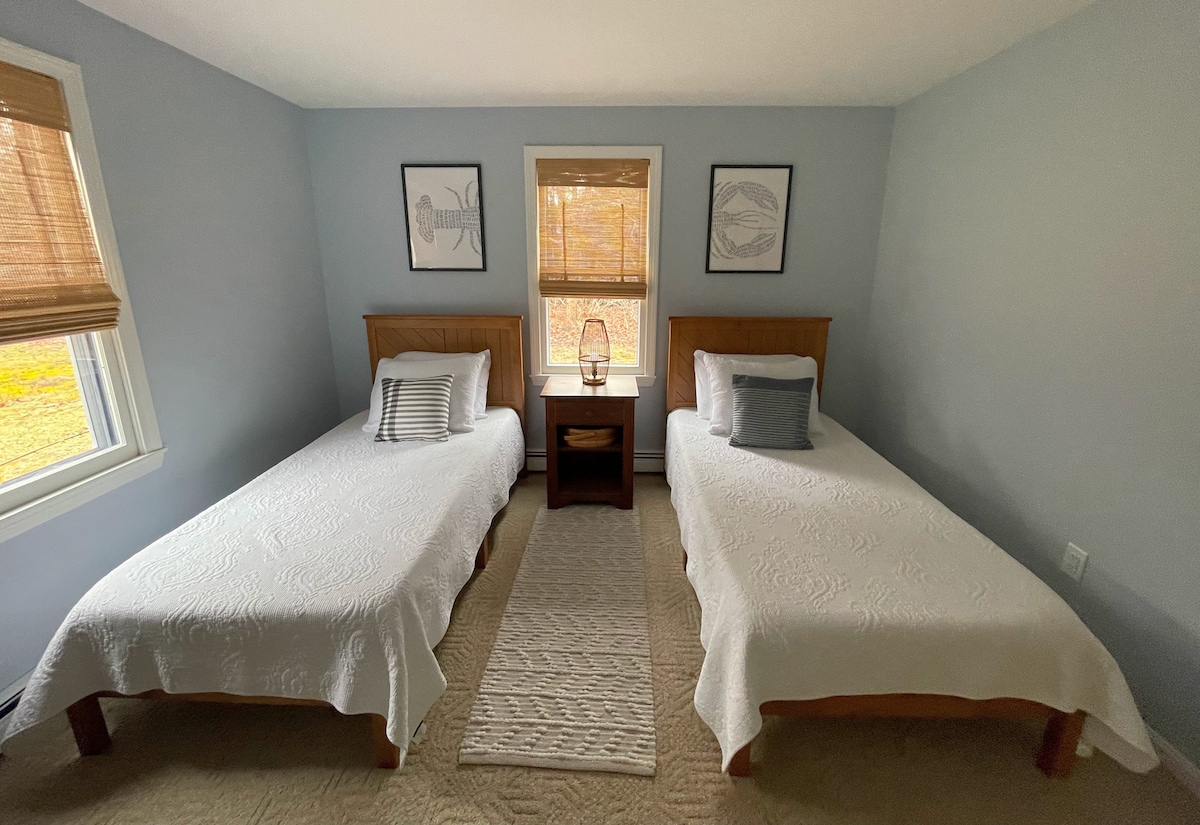 Beneden slaapkamer met twee eenpersoonsbedden