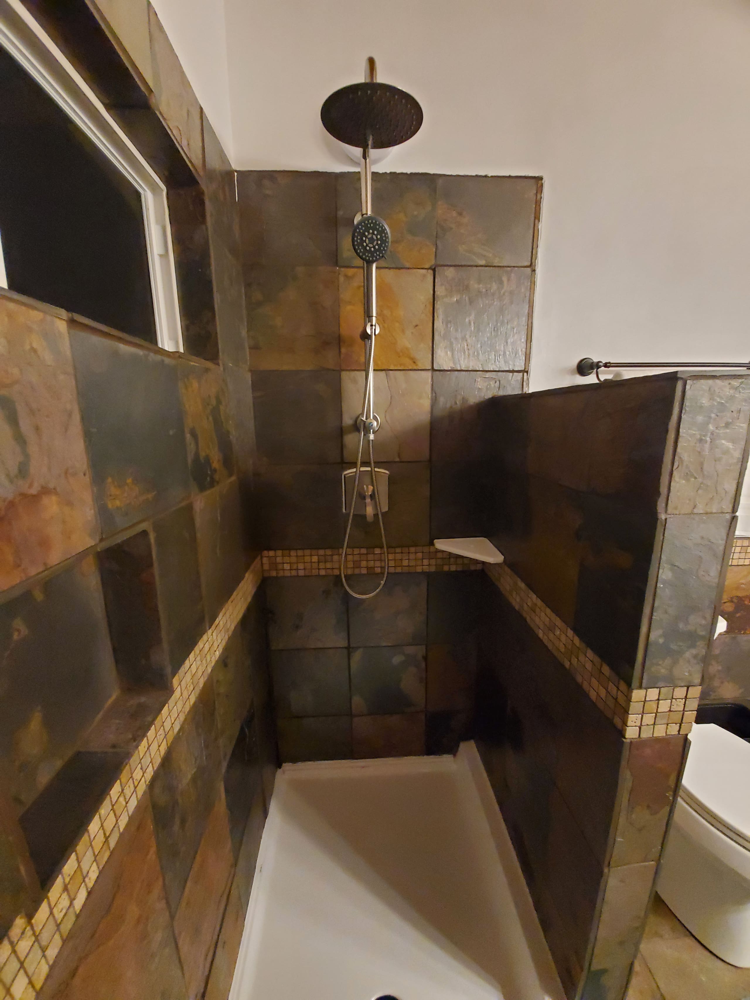 Jasmine Studio; King Bed, Close to Airport - Photo 11