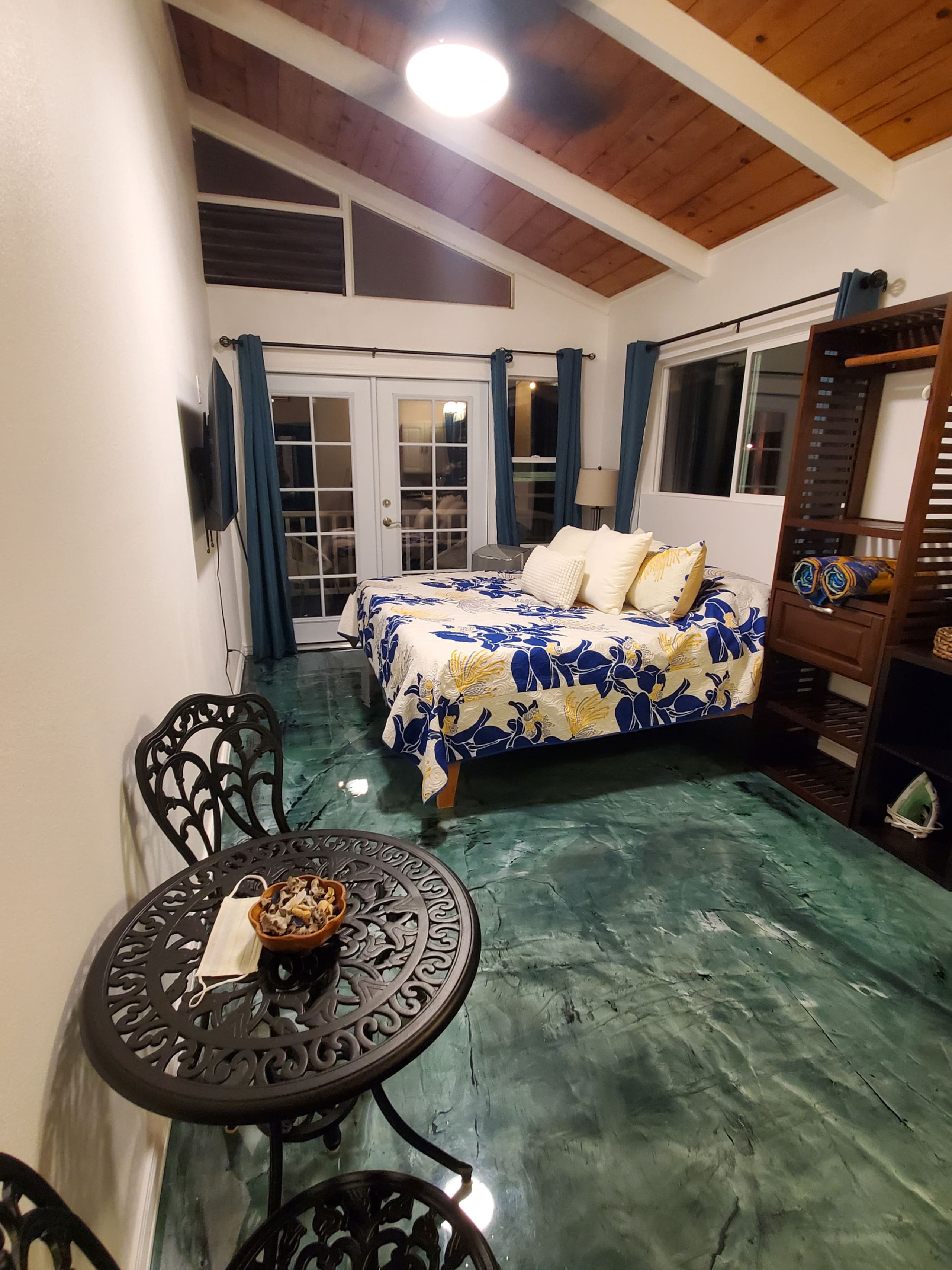 Jasmine Studio; King Bed, Close to Airport - Photo 37