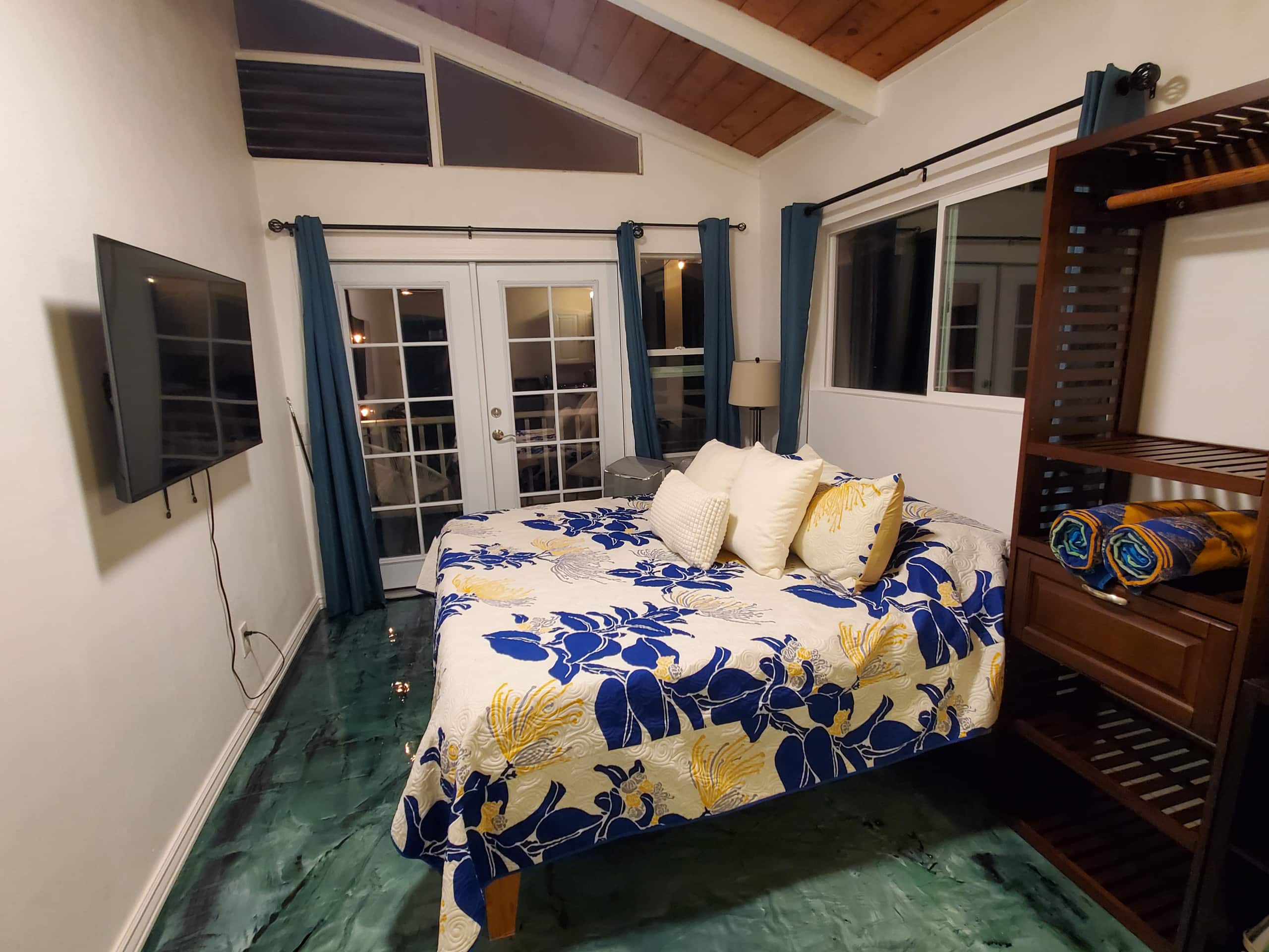 Jasmine Studio; King Bed, Close to Airport - Photo 33