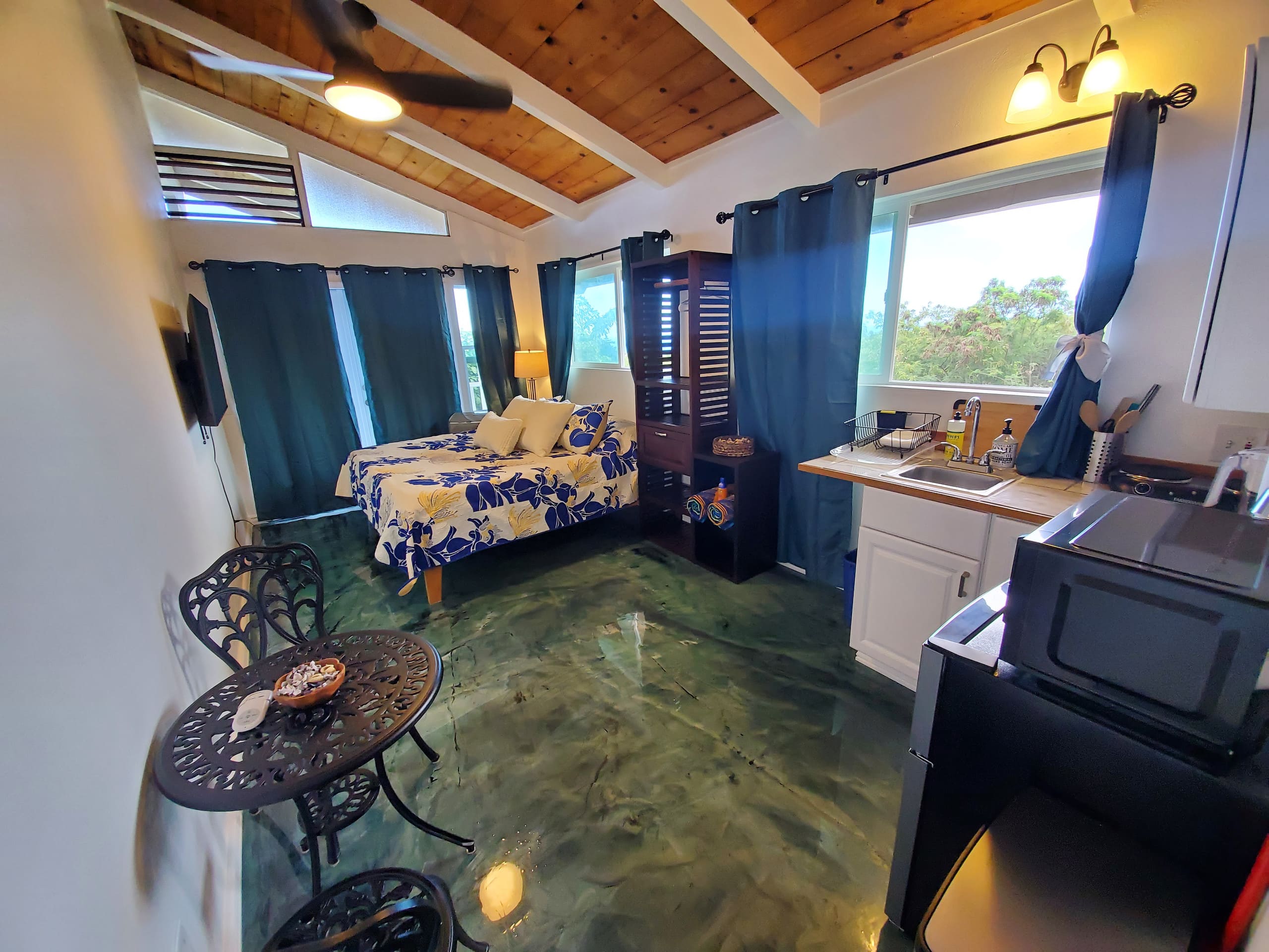 Jasmine Studio; King Bed, Close to Airport - Photo 31