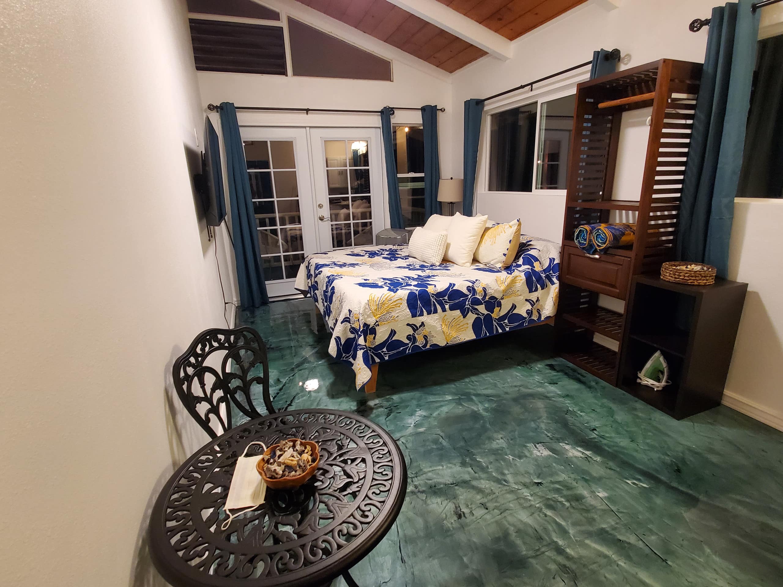 Jasmine Studio; King Bed, Close to Airport - Photo 32