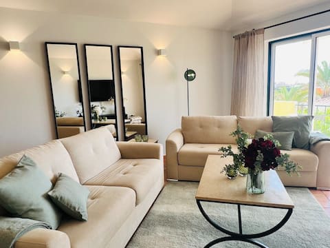 Popular Airbnb listing: Super apartment near Praia Grande beach in Ferragudo