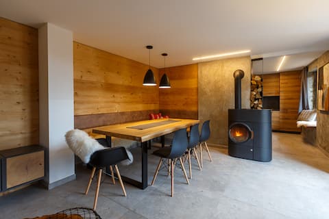 Fireplaces, sauna, forest playground, quiet location