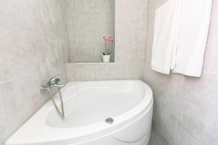 Little Eden Private Villa-6 homes/pool/party/event gallery image 4