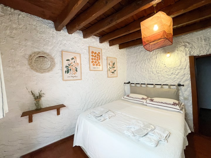 Dormitorio Ida: 
cama doble de 140x190.