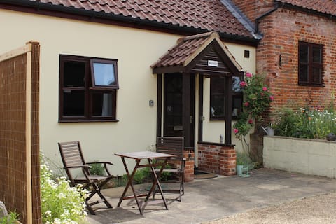 Successful Airbnb property: Wagtails a converted 1 bedroom old stable block in Broadland