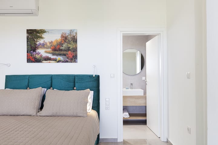 Pohodlie spálne s vlastnou kúpeľňou.