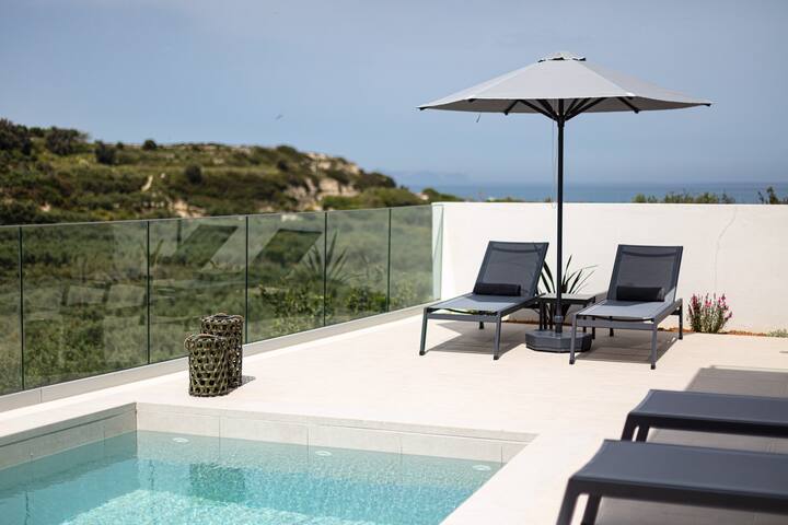 Blue Aura Villa, eclectic retreat with Pool & BBQ gallery image 5