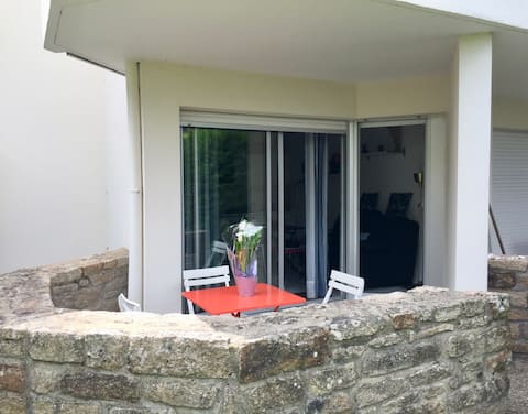 Popular Airbnb listing: 26 m2 studio on the ground floor with a 6.5 m2 terrace in Carnac