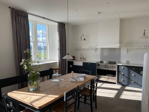 Luxury River View Farm Cottage + Dog Friendly
