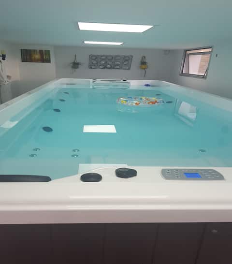 Gîte with private indoor Swimming Pool