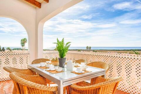Rincón del mar. Nice villa with pool and garden.