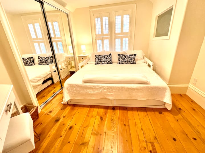 Spálňa 2 na poschodí s manželskou posteľou King