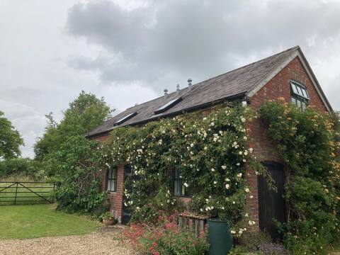 Delightful self contained converted dairy barn