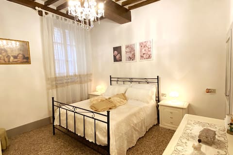 Casa Dina, Cortona Old Town apartment