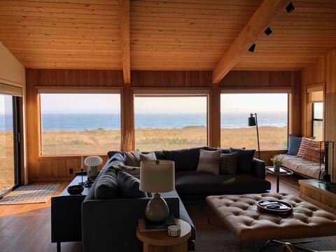Manzanita House: Modern + cozy oceanfront oasis