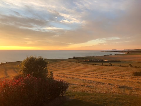 Uninterrupted ocean views - private beach access