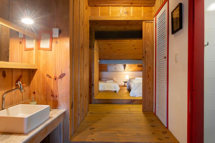 Suite 02-mezzanine (01 cama doble y 01 cama individual)