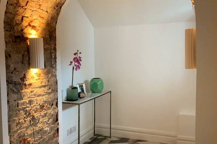 Luxurious 2 bedroom sea view apartment-Monkstown