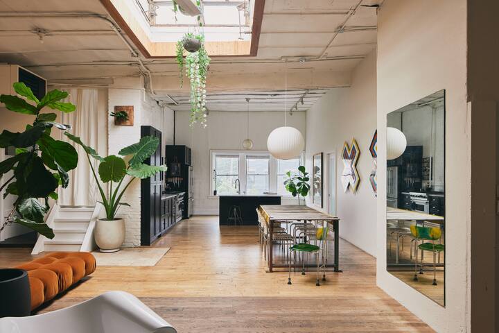 Brooklyn Mid-Century Design Loft with Pro Kitchen gallery image 4