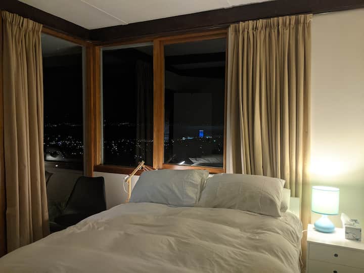 Cosy South Hobart apartment with city views Apartments for Rent in