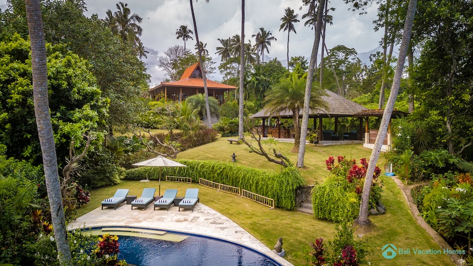 A Javanese joglo villa in a tropical fruit garden by the sea, Selemadeg, Tabanan, Bali, Indonesia, photo 7 of 10