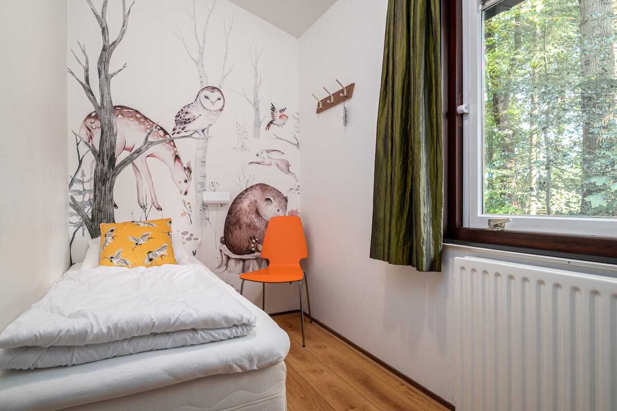 Comfortable single-person box spring, a great night's sleep.