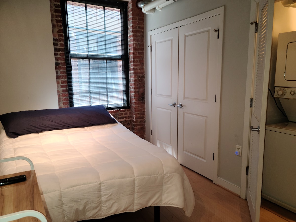 Kitanda cha ukubwa kamili cha mbali KINACHOWEZA KUREKEBISHWA (chumba cha kulala cha 2)