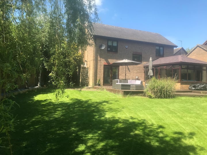 Detached 4 bed close to silverstone Houses for Rent in