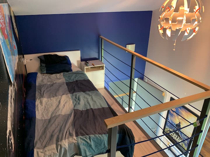 krevat tek në mezzanine