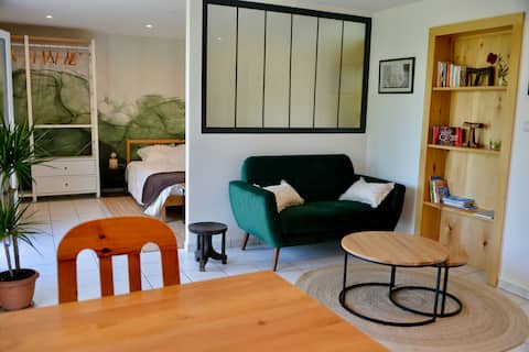 Between mountain & lake, charming flat with garden