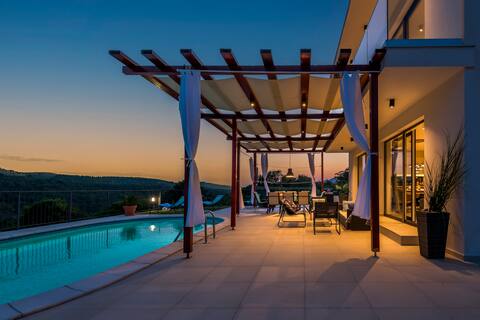Villa LucaToni-Heated pool !