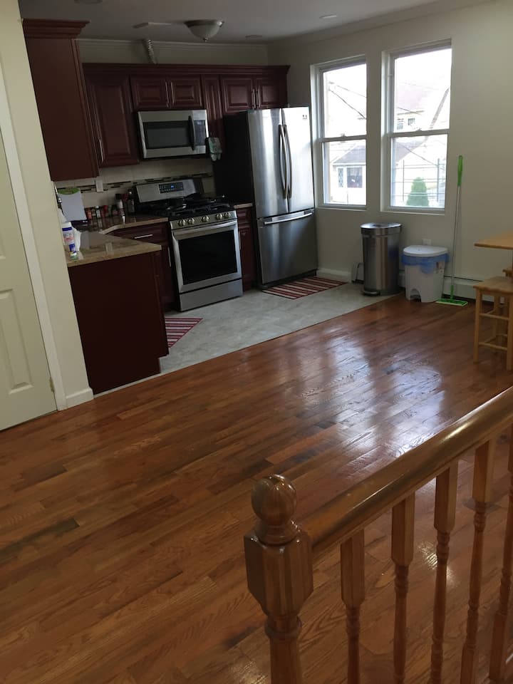 Habitación en la casa urbana recientemente renovada de 2 dormitorios