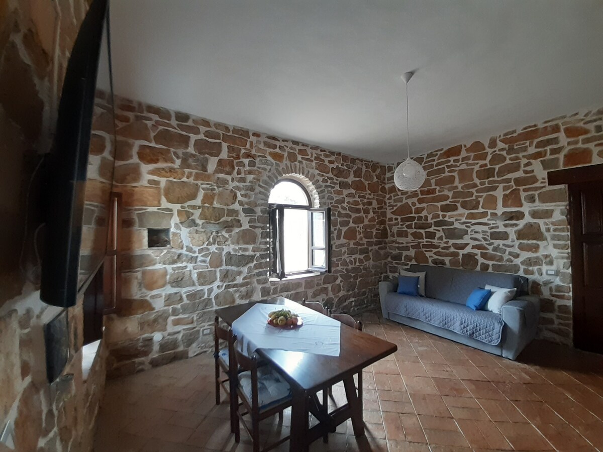 Popular Airbnb listing: farmhouse, stone cottage a few km from the sea in Sassari