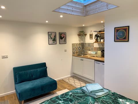 Top Airbnb: The Lotus Cabin in Glastonbury