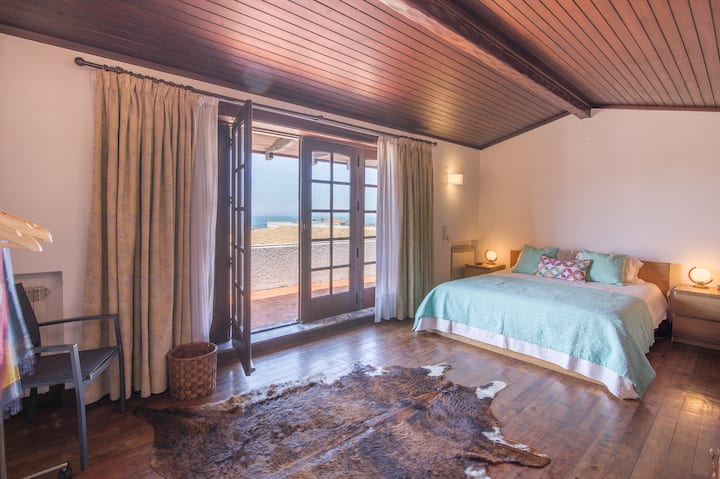 habitación entrepiso con vista al mar