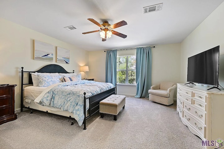 Cuarto dormitorio en el tercer piso.  Este dormitorio tiene su propio baño. 