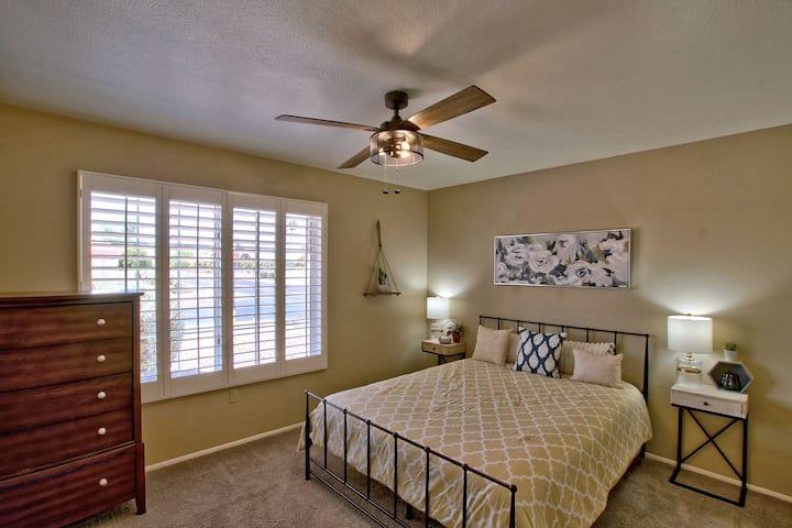 ห้องนอนรอง - เตียงควีนไซส์